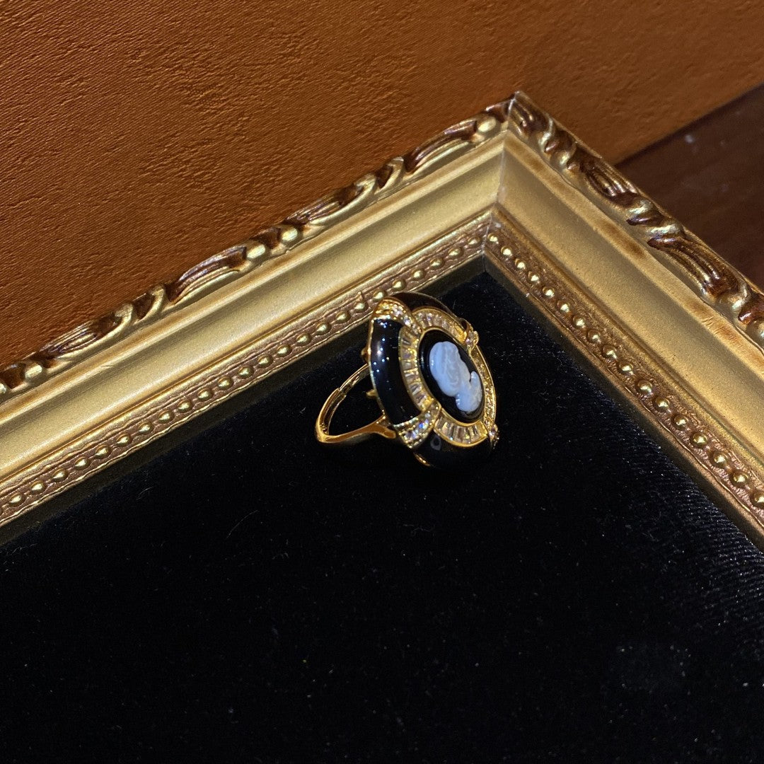 Vitatge style 18k-gold plated brass ring with cameo and rhinestone black enamel