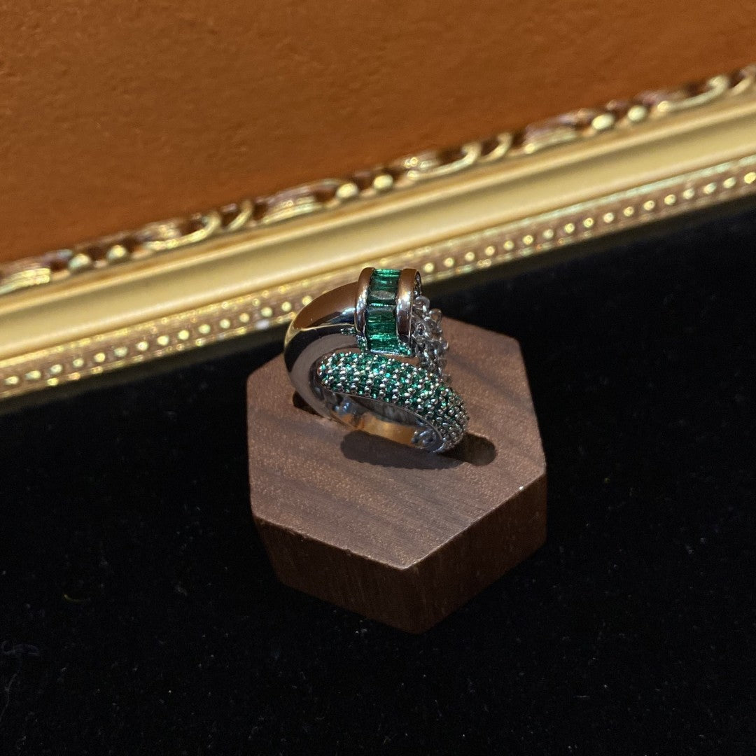 Vitatge style 18k-gold plated brass ring with green rhinestones and a tessel