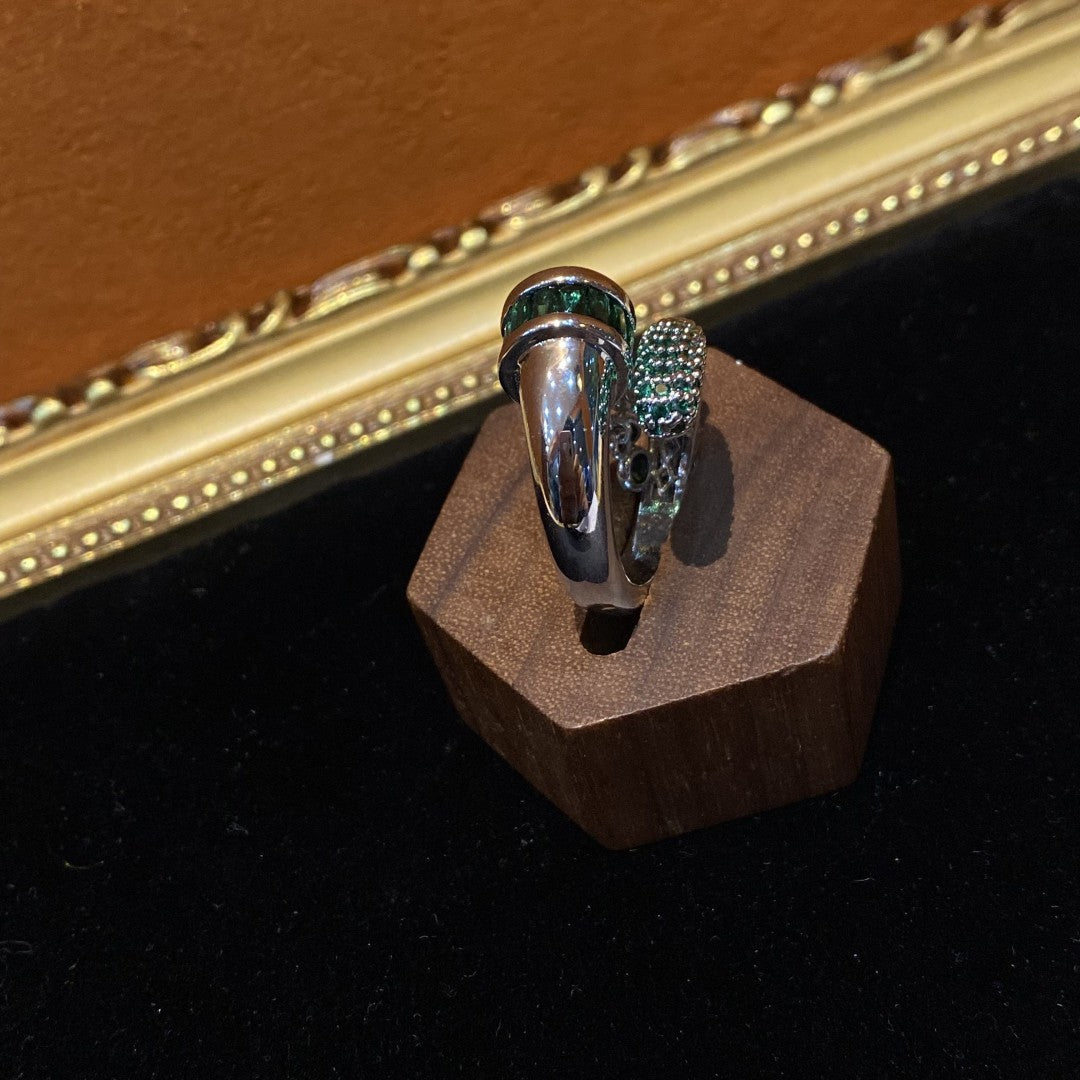 Vitatge style 18k-gold plated brass ring with green rhinestones and a tessel