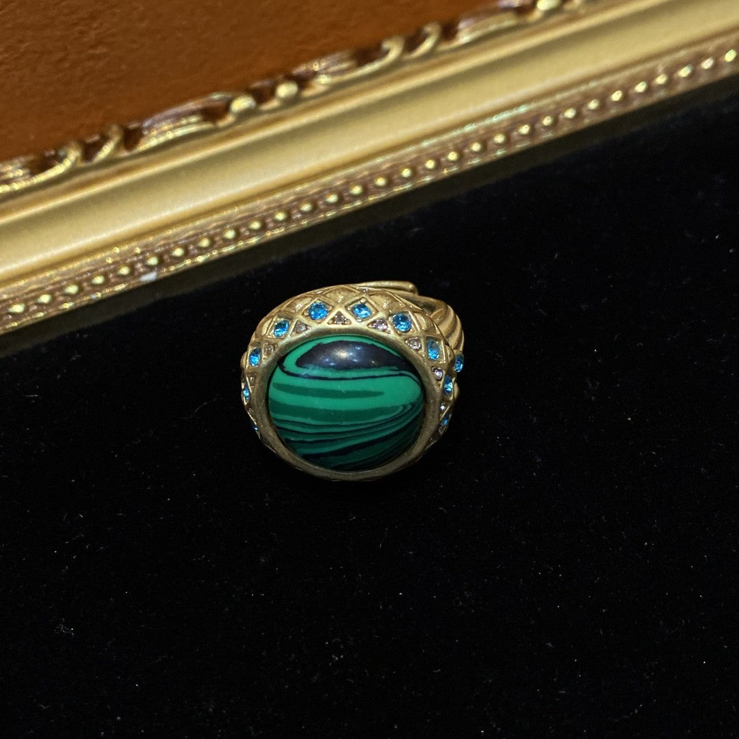 Vitatge style 18k-gold plated brass ring with green rhinestones and malacite