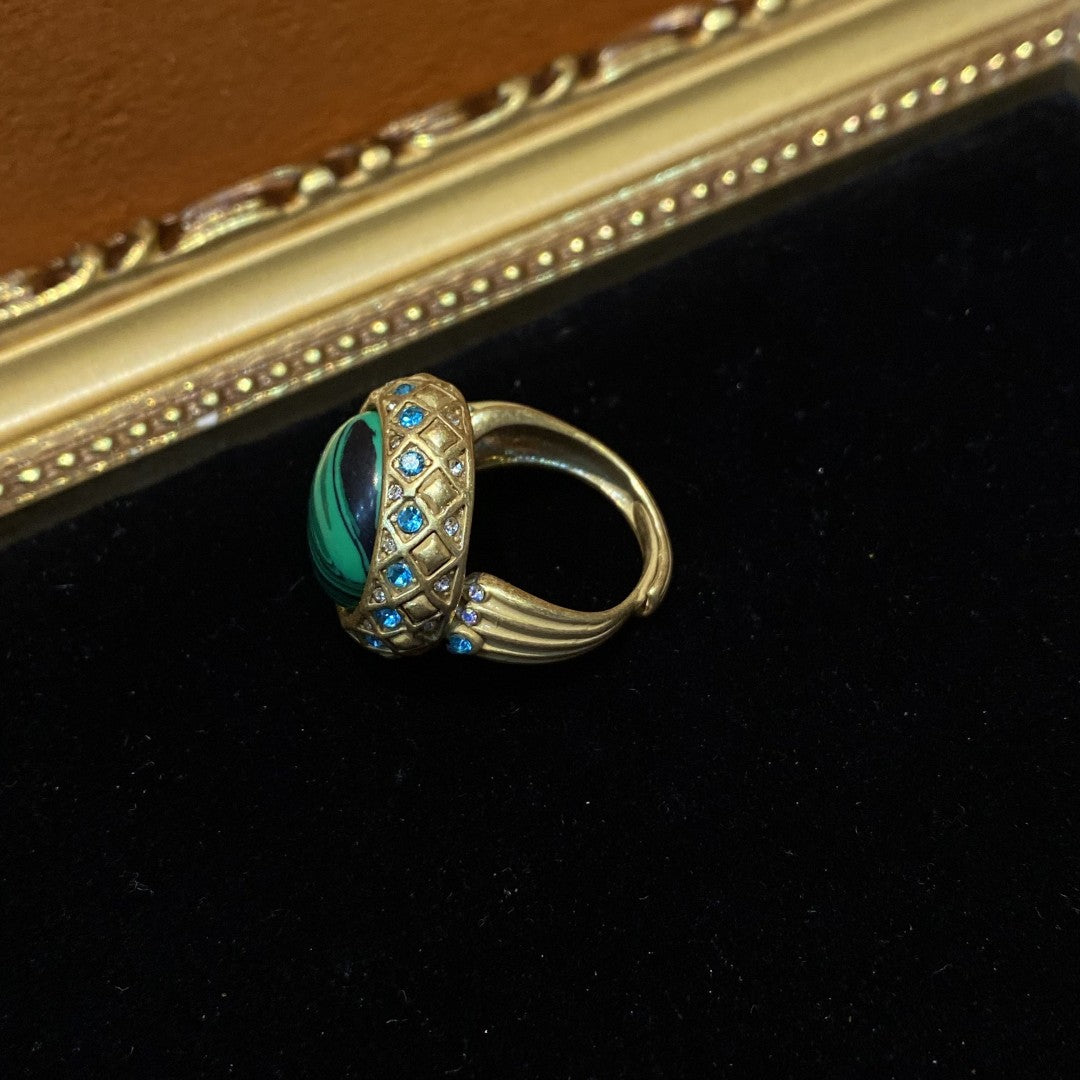 Vitatge style 18k-gold plated brass ring with green rhinestones and malacite
