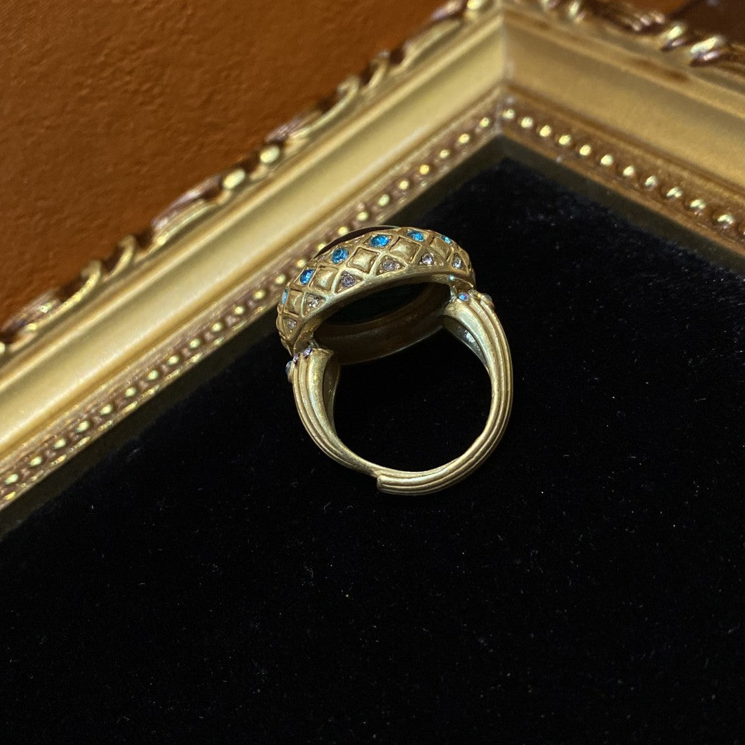Vitatge style 18k-gold plated brass ring with green rhinestones and malacite