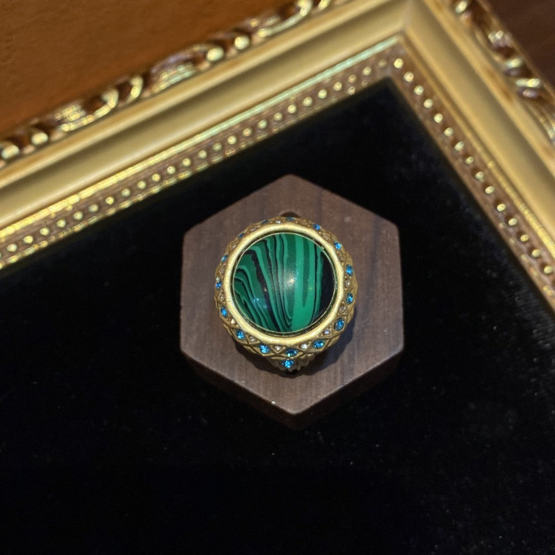 Vitatge style 18k-gold plated brass ring with green rhinestones and malacite