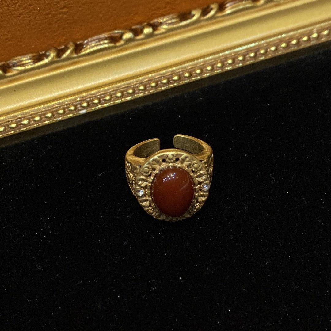 Vitatge style 18k-gold plated brass ring with rhinestones and red Agate