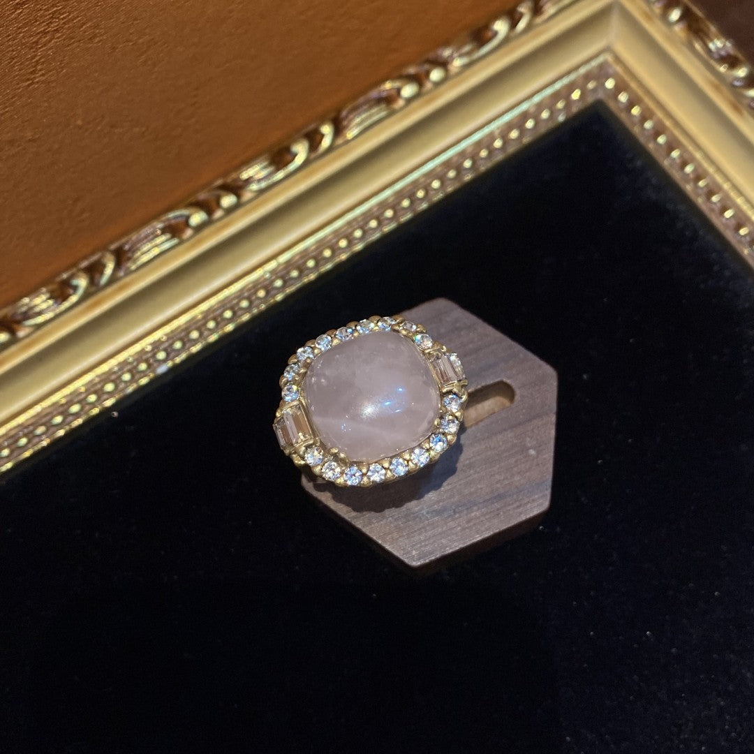 Vitatge style 18k-gold plated brass ring a quare shape with Rose quartz and rhinestone