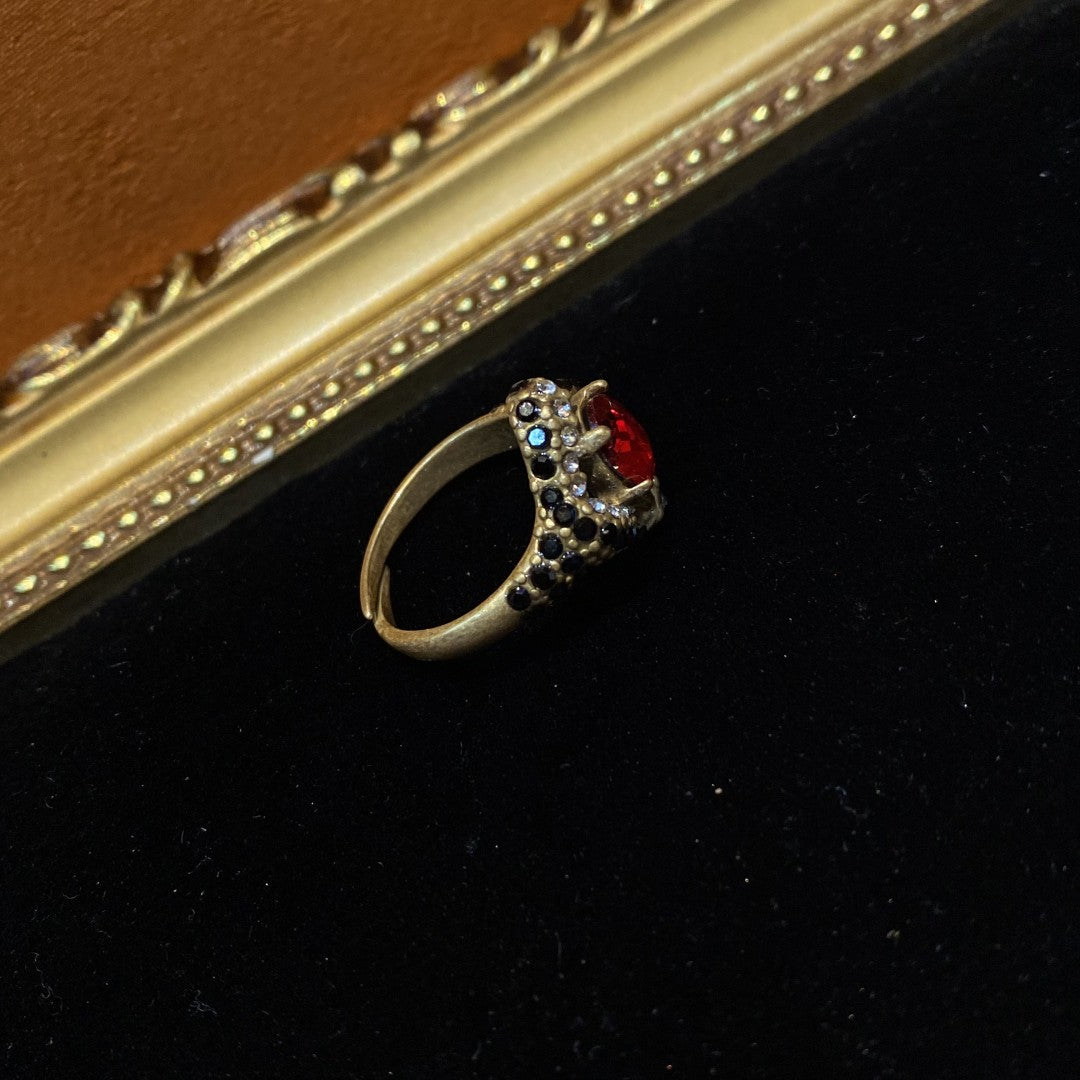 Vitatge style 18k-gold plated brass ring a square shape with red rhinestone and white & naveyblue diamonds