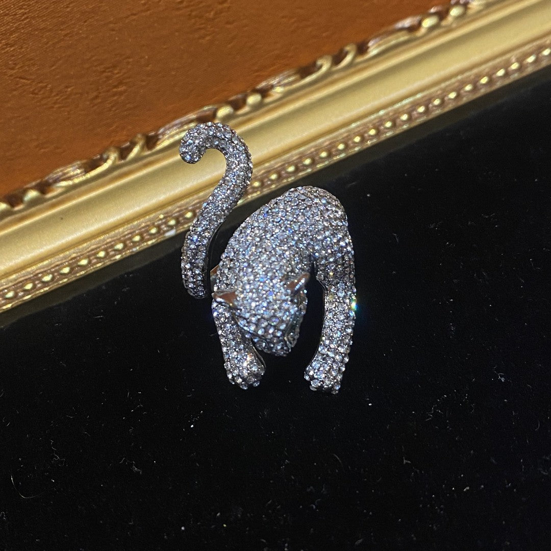 Vitatge style 925silver plated brass ring a leopard shape with rhinestones