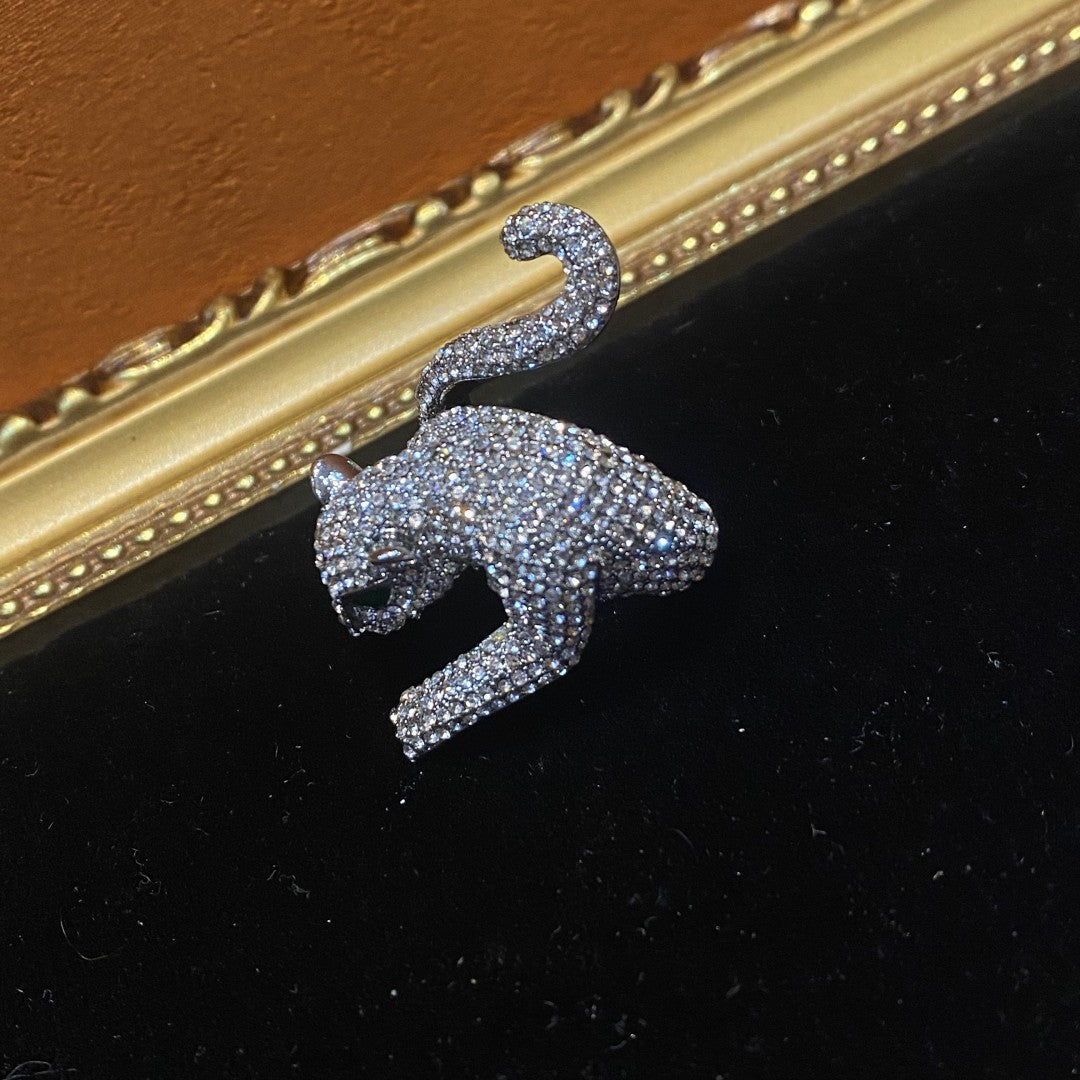Vitatge style 925silver plated brass ring a leopard shape with rhinestones