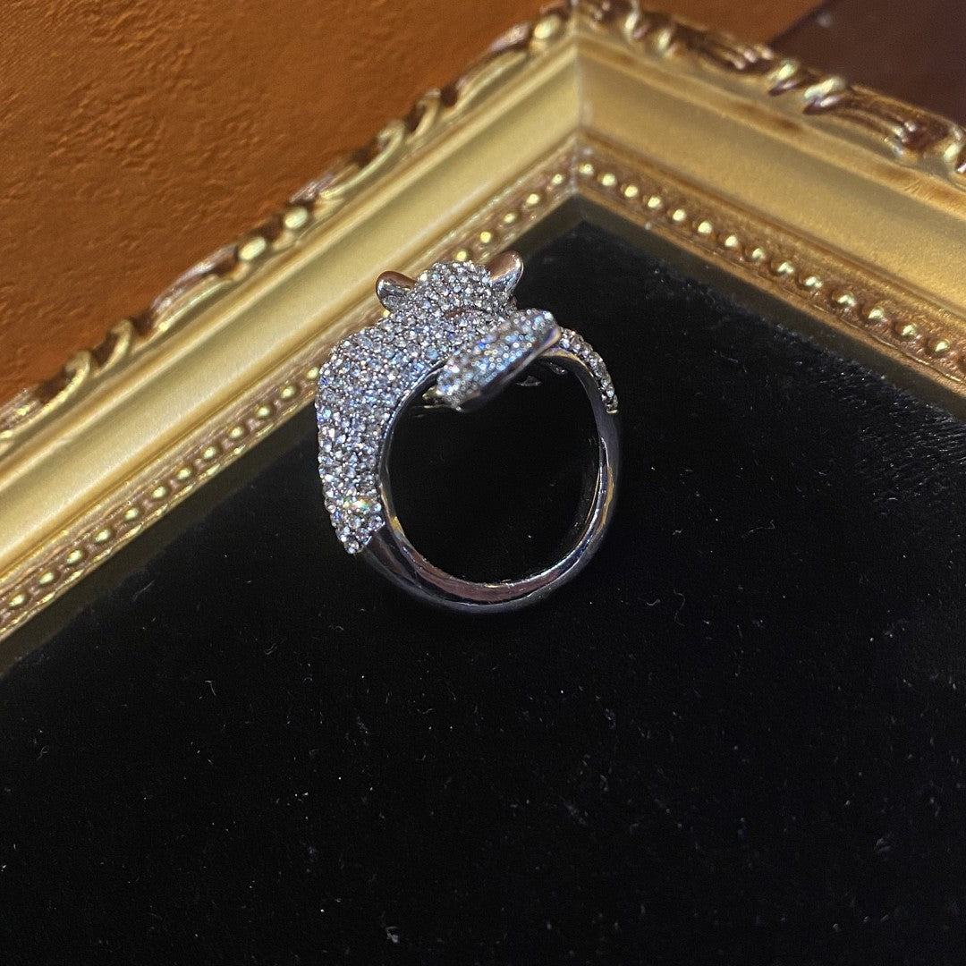 Vitatge style 925silver plated brass ring a leopard shape with rhinestones