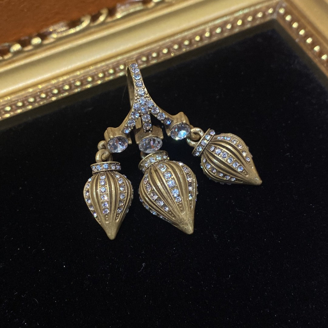 Vitatge style 18k-gold plated brass ring specil tessels shape with rhinestones