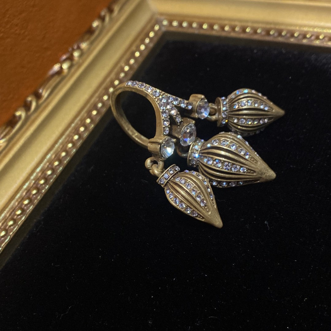 Vitatge style 18k-gold plated brass ring specil tessels shape with rhinestones