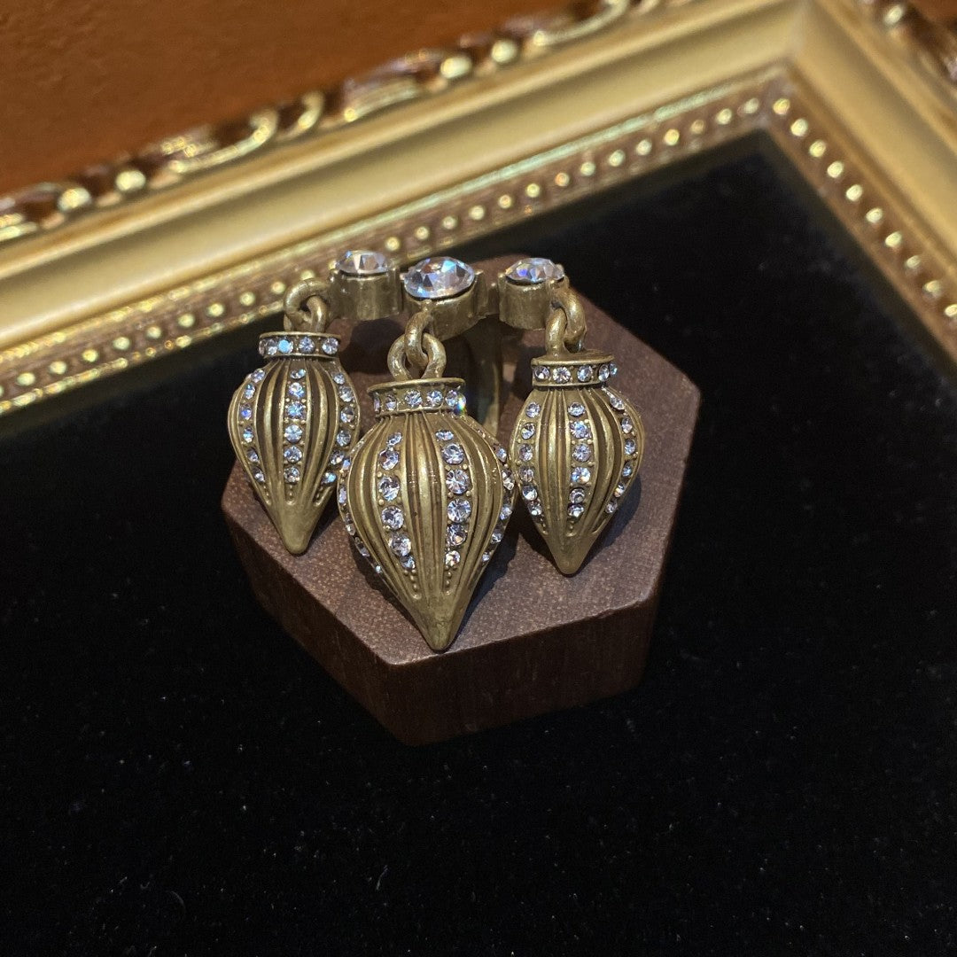 Vitatge style 18k-gold plated brass ring specil tessels shape with rhinestones