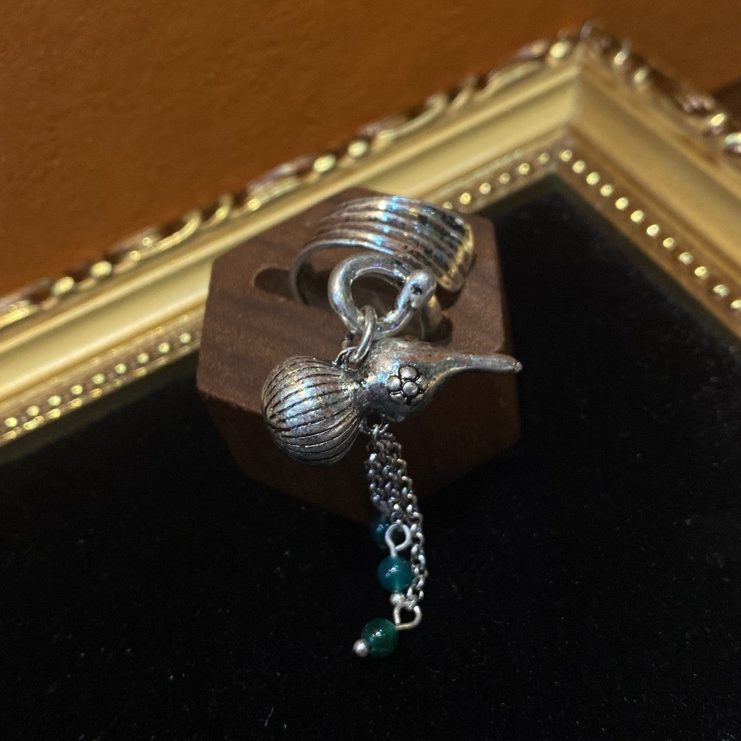 Vitatge style 925silver plated brass ring a gourd shape with green agate and tessel