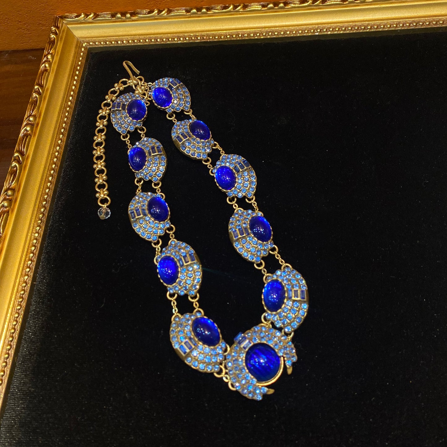 vintage style 18k-gold plated adjustable necklaces made by several oval blue coloured glaze with blue rhinestones gorgerous & chariming