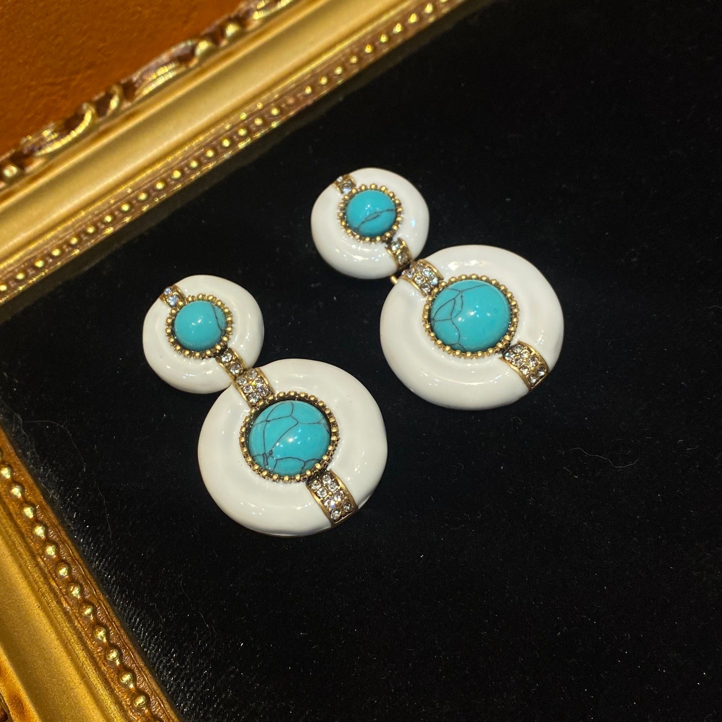 vintage style 18k-gold plated white enamelled earrings with a circle turquoise and two circles drop earings.