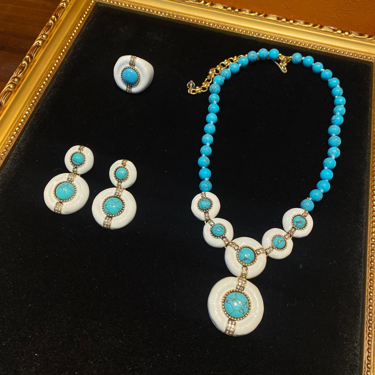 vintage style 18k-gold plated adjustable necklace white enamelled in five circle turquoise and with turquoise beads necklace.