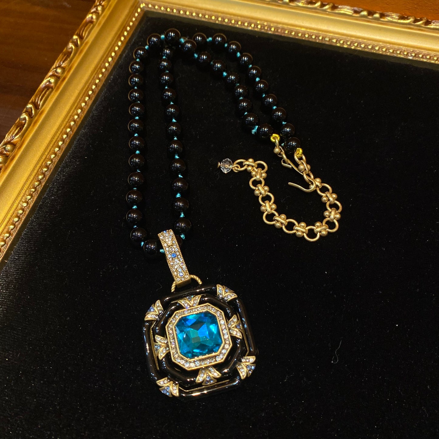 Vintage style designed brass 18k-gold plated square pendant necklace with black enamelled and blue main rhinestone in the middles