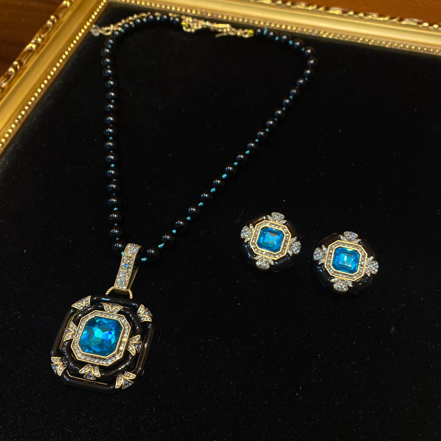 Vintage style designed brass 18k-gold plated square pendant necklace with black enamelled and blue main rhinestone in the middles
