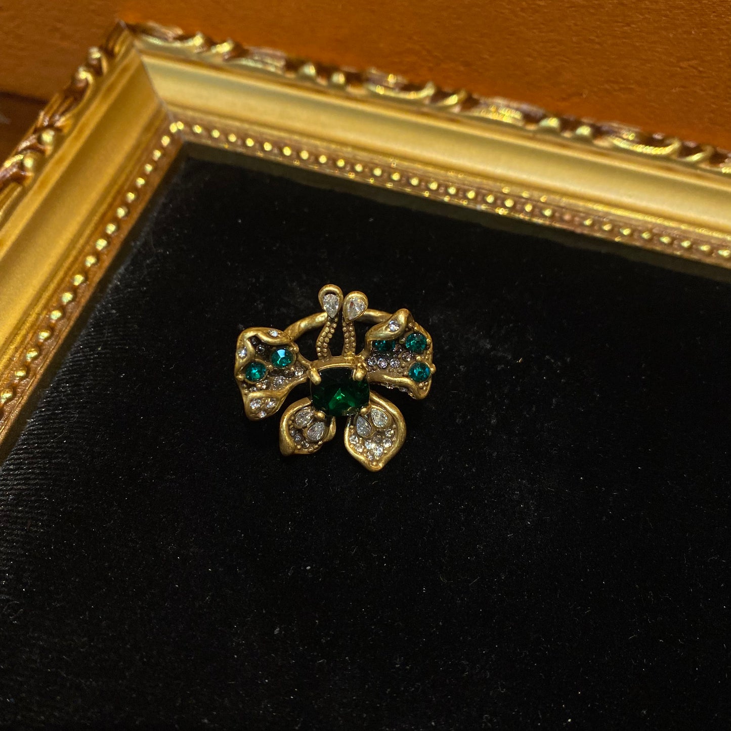 vintage style designed butterful rings with green rhinestones brass 18k-gold plated cute and trendy
