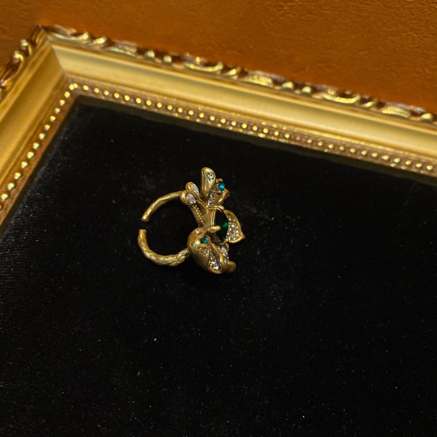 vintage style designed butterful rings with green rhinestones brass 18k-gold plated cute and trendy
