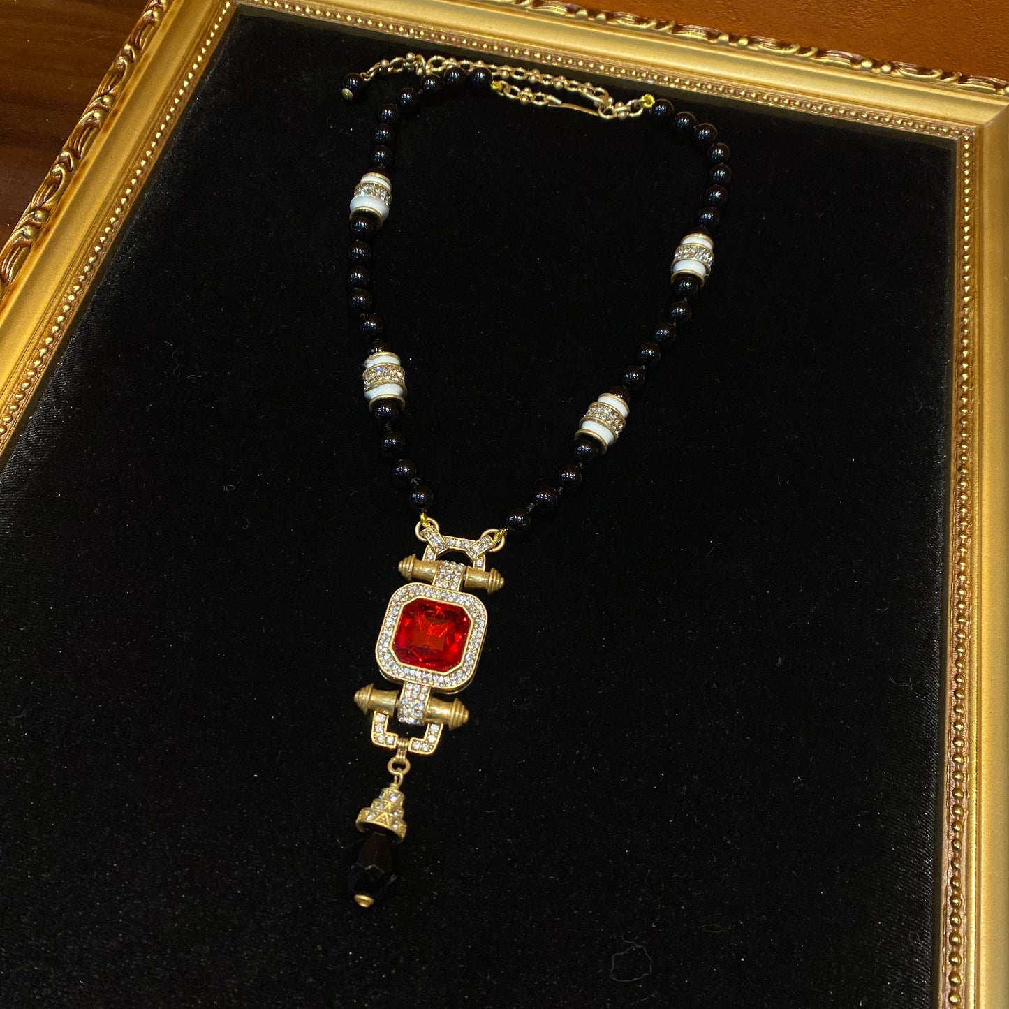 Vintage style designed brass adjustment 18k-gold plated necklace with black natural stone beads with a red rhinestone denpant