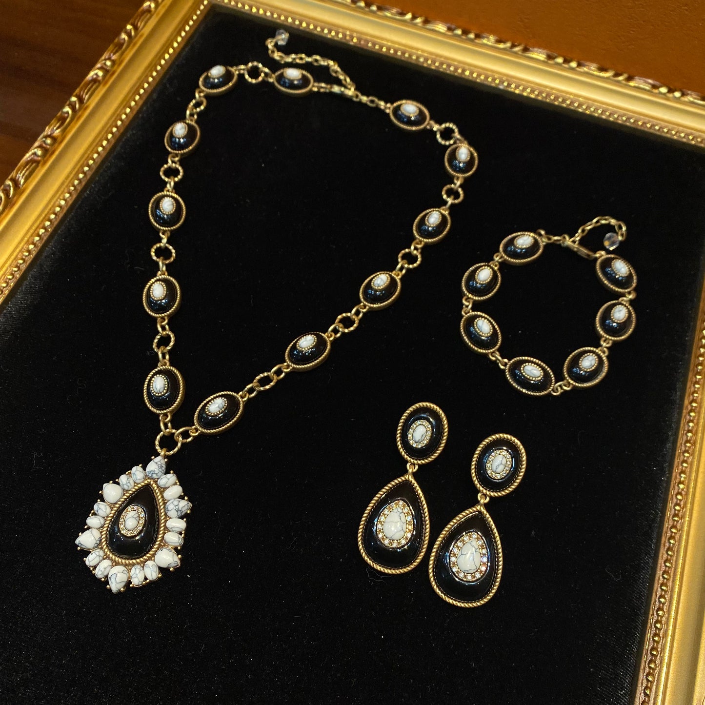 vintage style brass 18k-gold oval and water drop shape with natural stones drop earrings