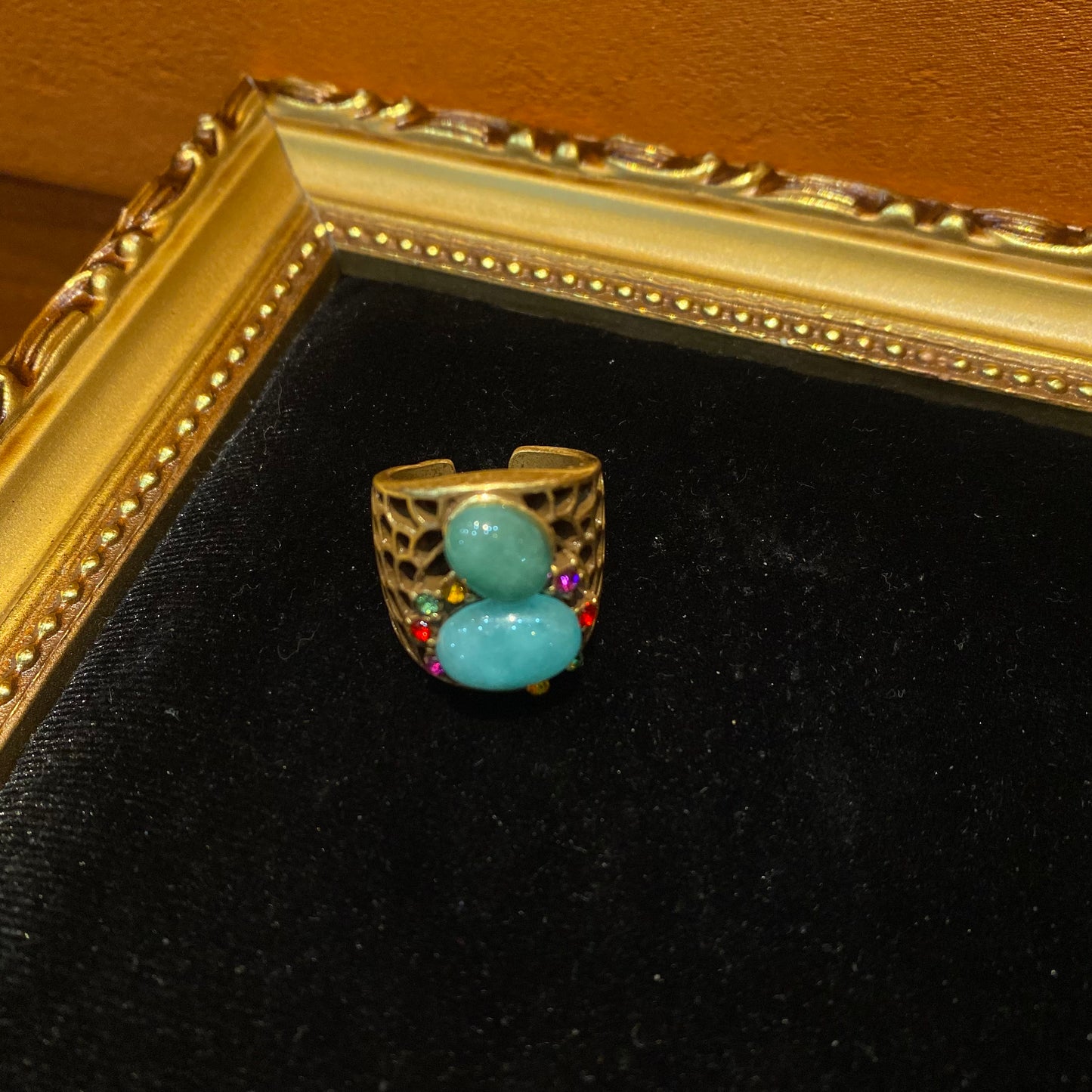 Vintage style designed brass ring with 18k-gold plated with natural stones