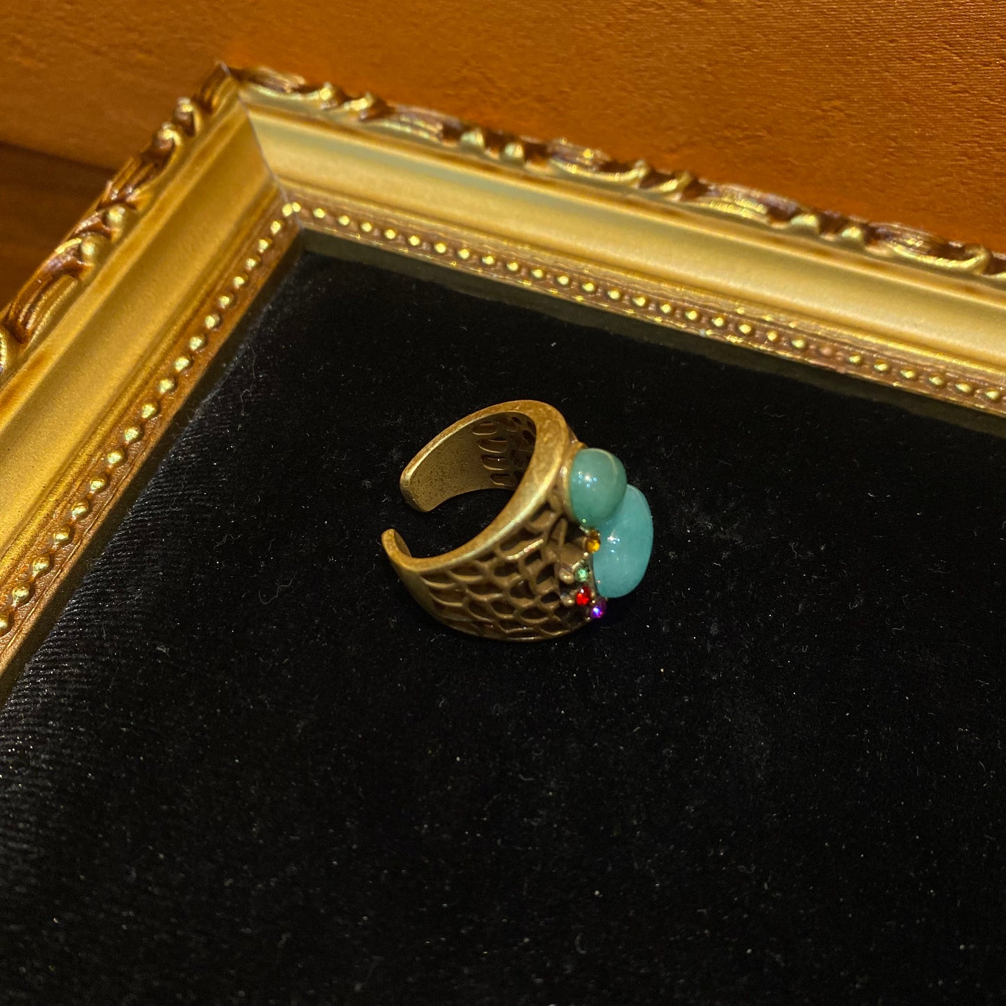 Vintage style designed brass ring with 18k-gold plated with natural stones