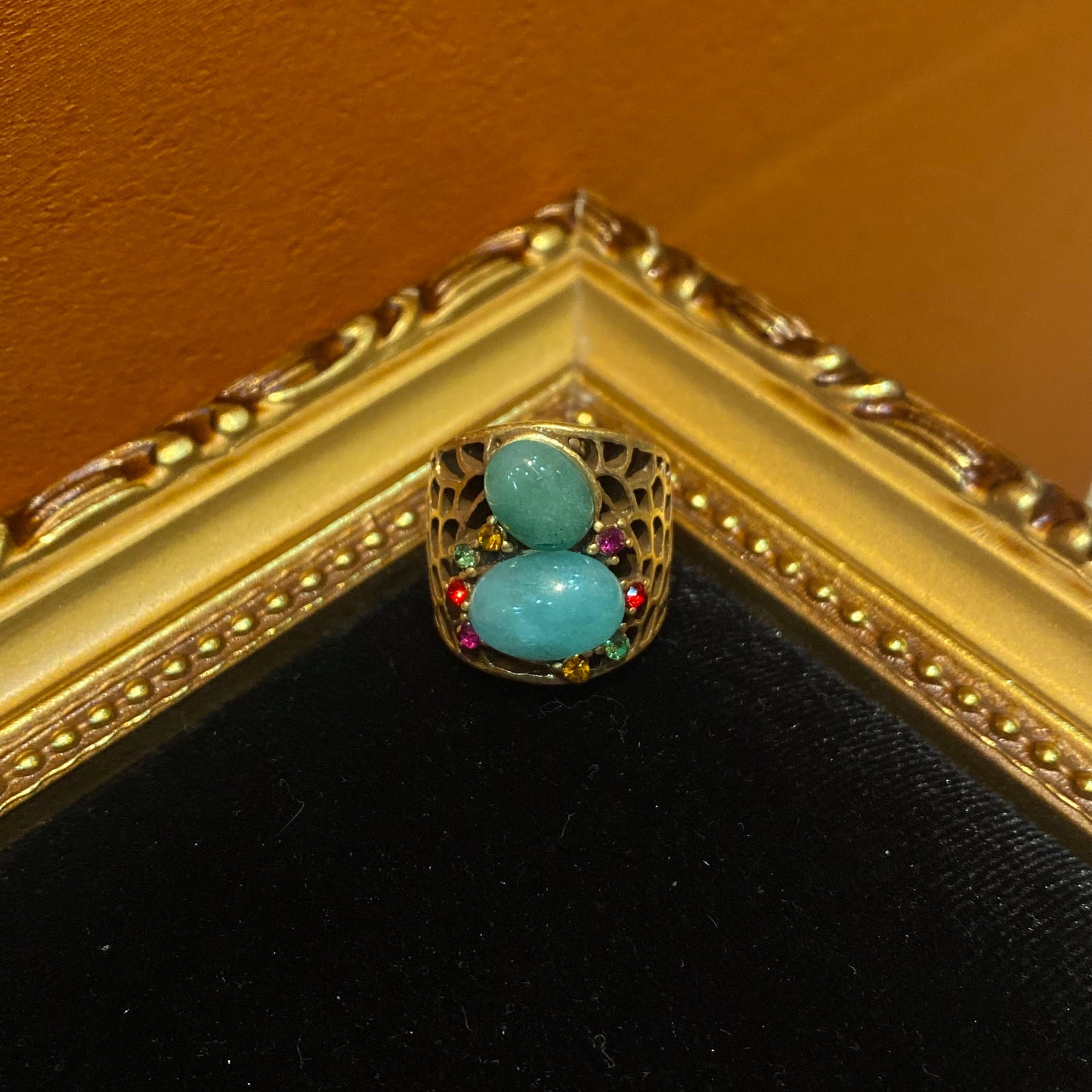 Vintage style designed brass ring with 18k-gold plated with natural stones