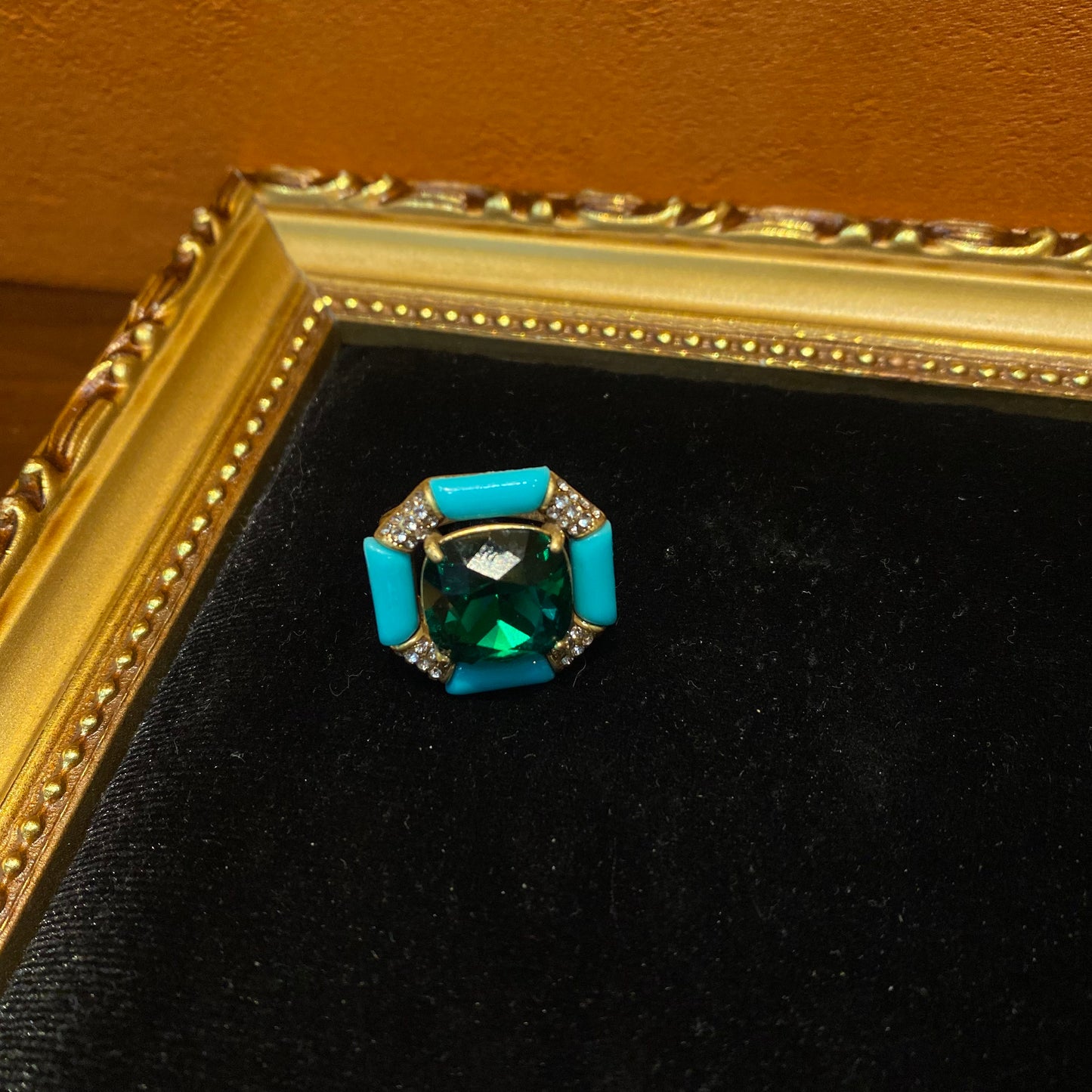 Vintage style designed brass 18k-gold plated ring with squre blue rhinestone and light blue enamel