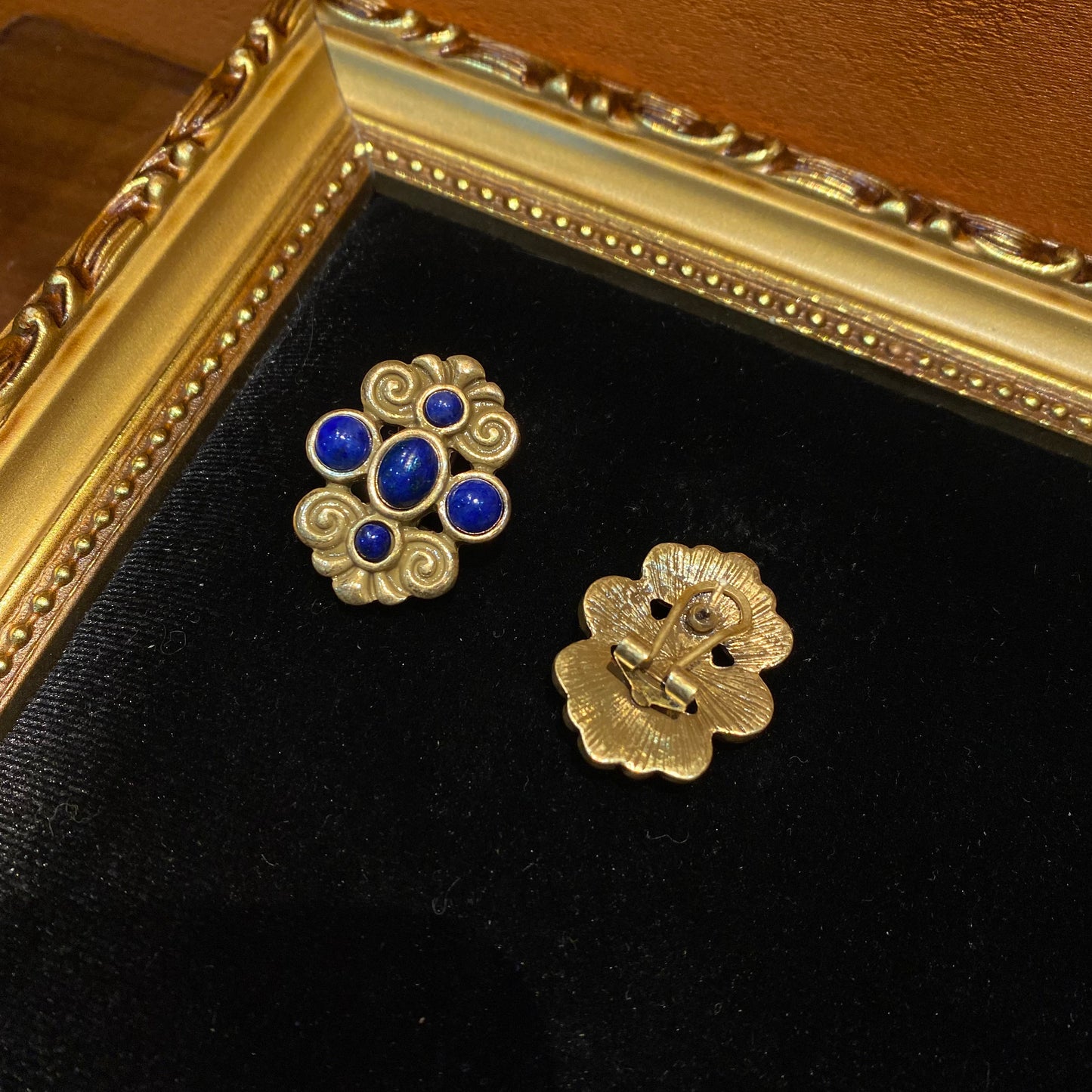 Vintage style design brass 18k-gold plated with lapis lazuli earring