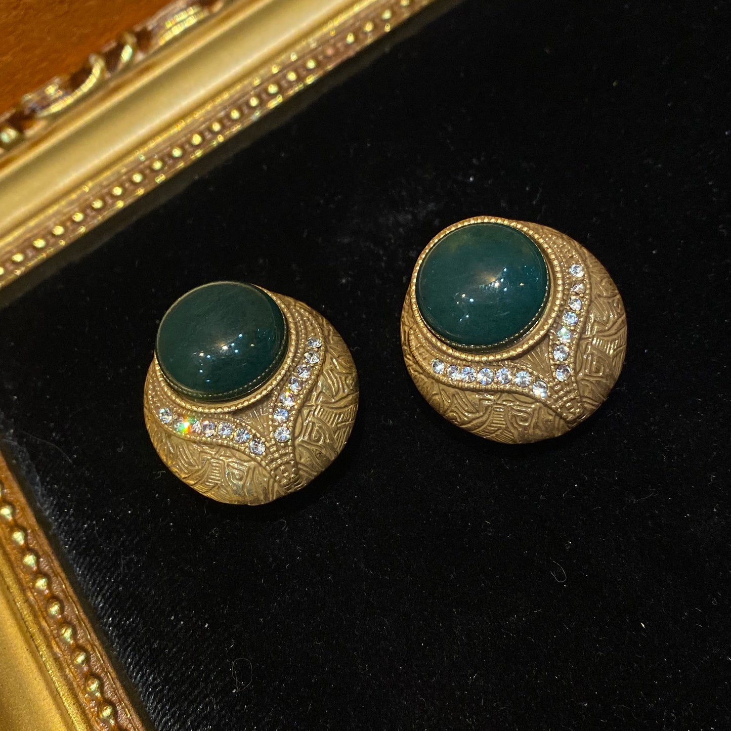 Vintage style designed 18k-gold plated brass with circle dark green natural stone with rhinestone geometric earrings