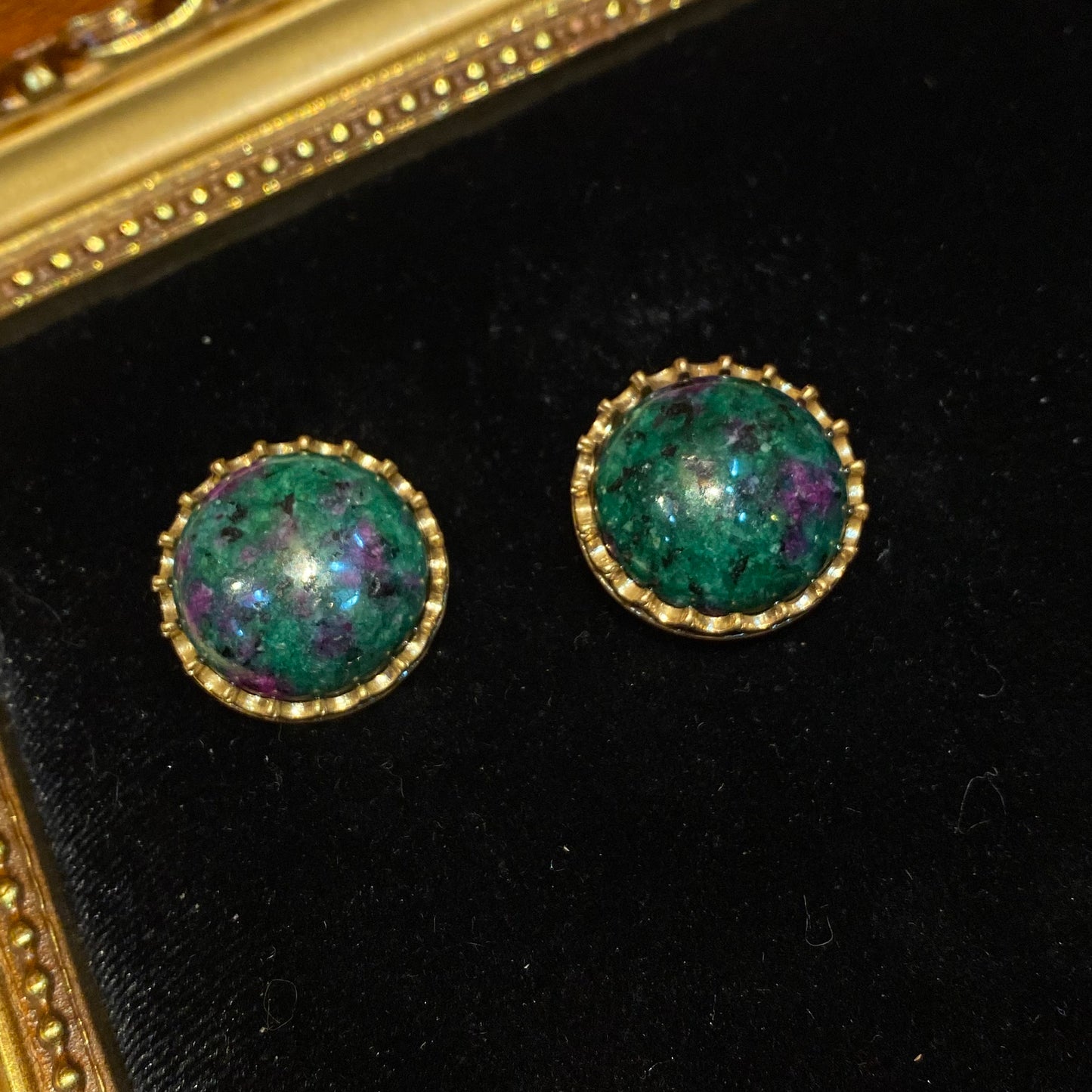 vintage style 18k-gold plated brass circle shape with natural stone earrings.
