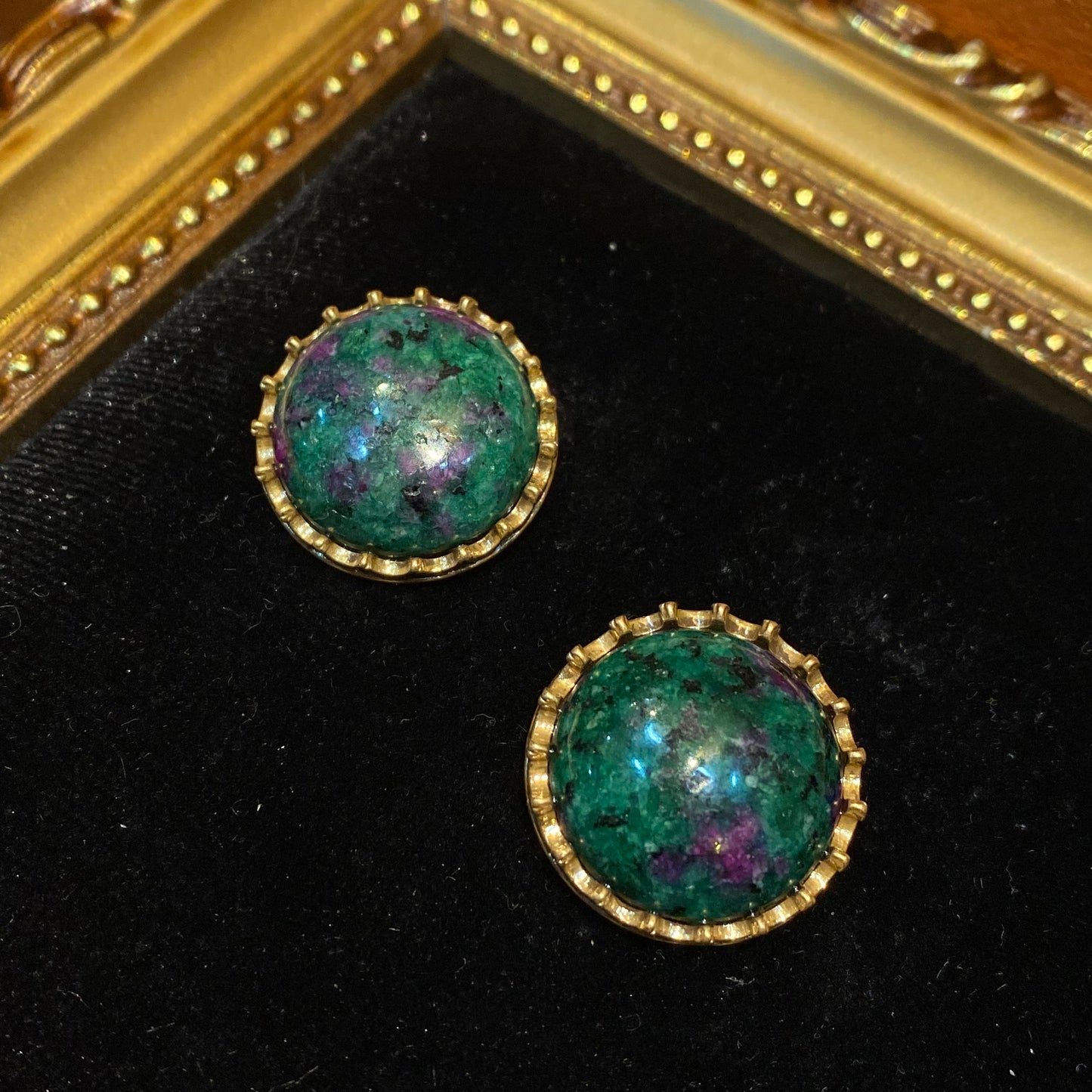 vintage style 18k-gold plated brass circle shape with natural stone earrings.