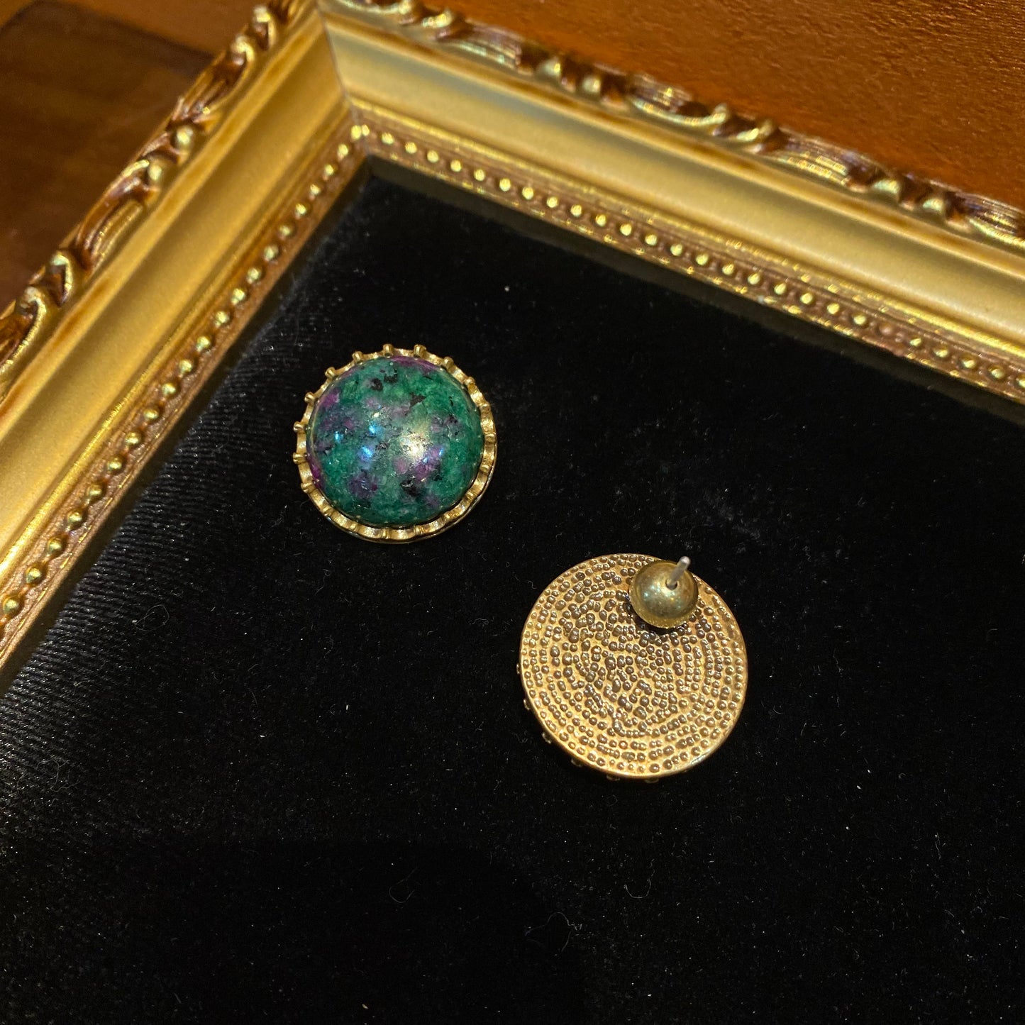 vintage style 18k-gold plated brass circle shape with natural stone earrings.