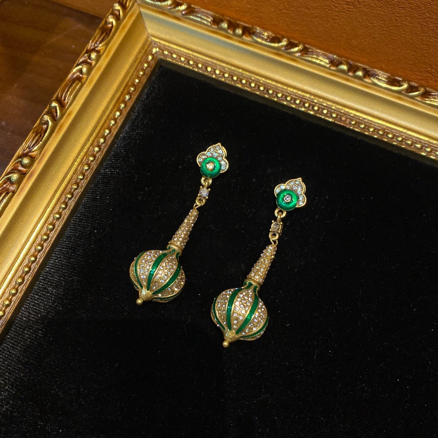 Vintage style 18k-gold plated brass ball shape with green enamelled and rhinestones drop earrings
