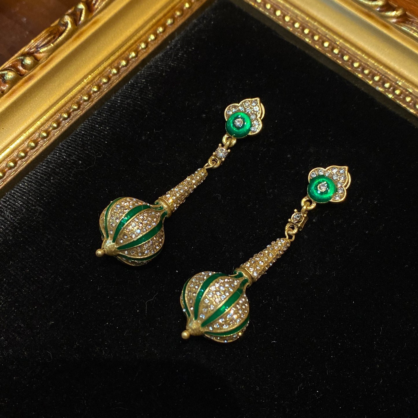 Vintage style 18k-gold plated brass ball shape with green enamelled and rhinestones drop earrings