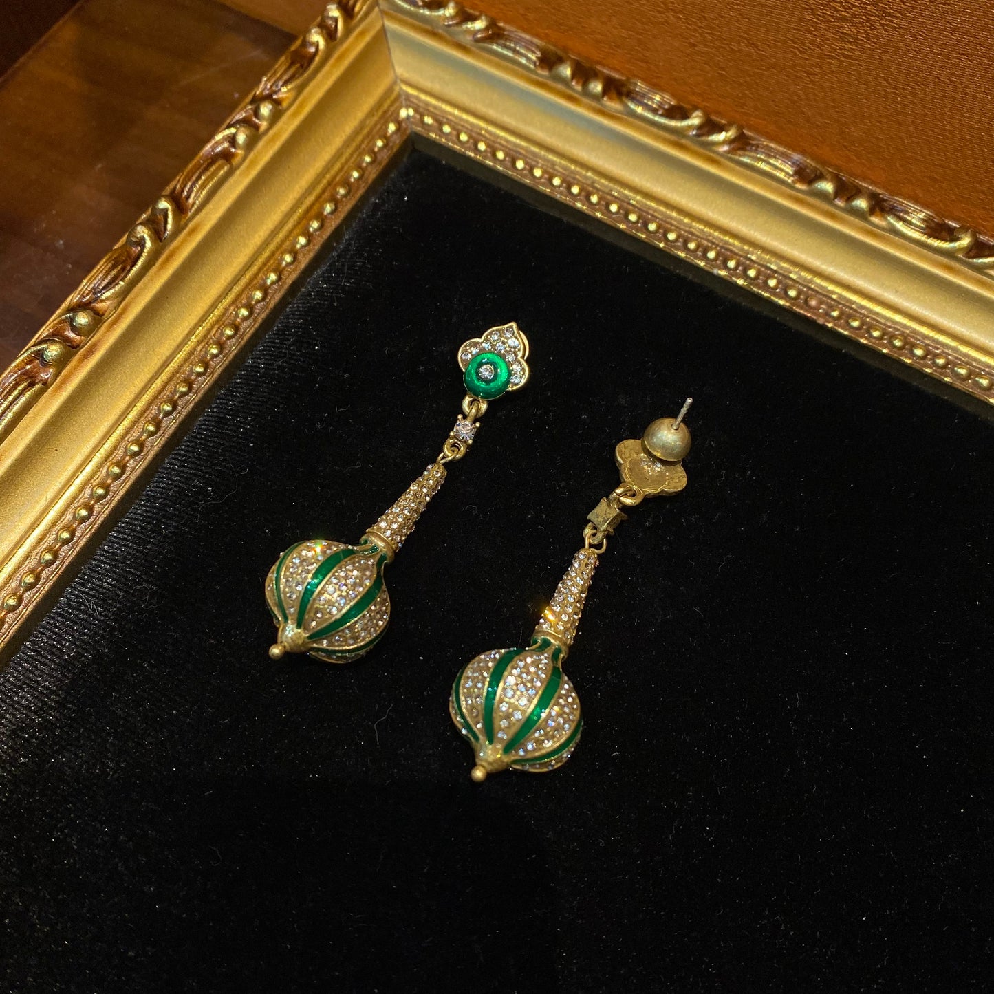 Vintage style 18k-gold plated brass ball shape with green enamelled and rhinestones drop earrings