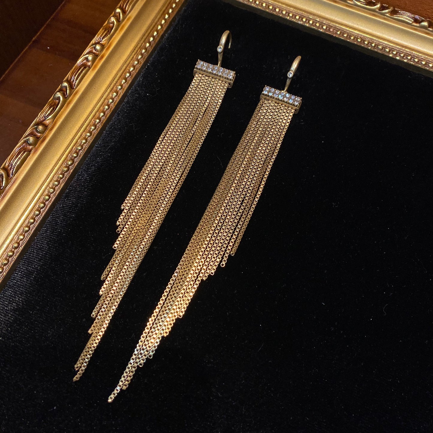 Vintage style designed tessel earrings made by 18k-gold plated brass.