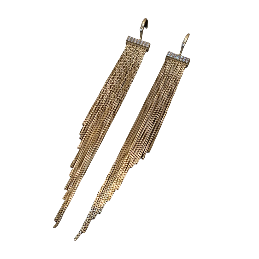 Vintage style designed tessel earrings made by 18k-gold plated brass.
