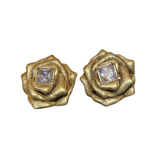 The Vintages style Earingsrose shape Brass with 24k gold-plated in Russin gold color with a main  Rhinestone