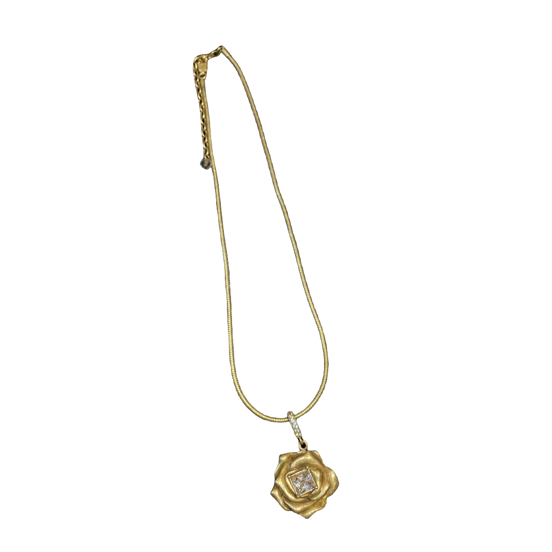 The Vantage style necklace Rose Shape Brass 24kgold-plated in Russin Gold with a main Rhinestone