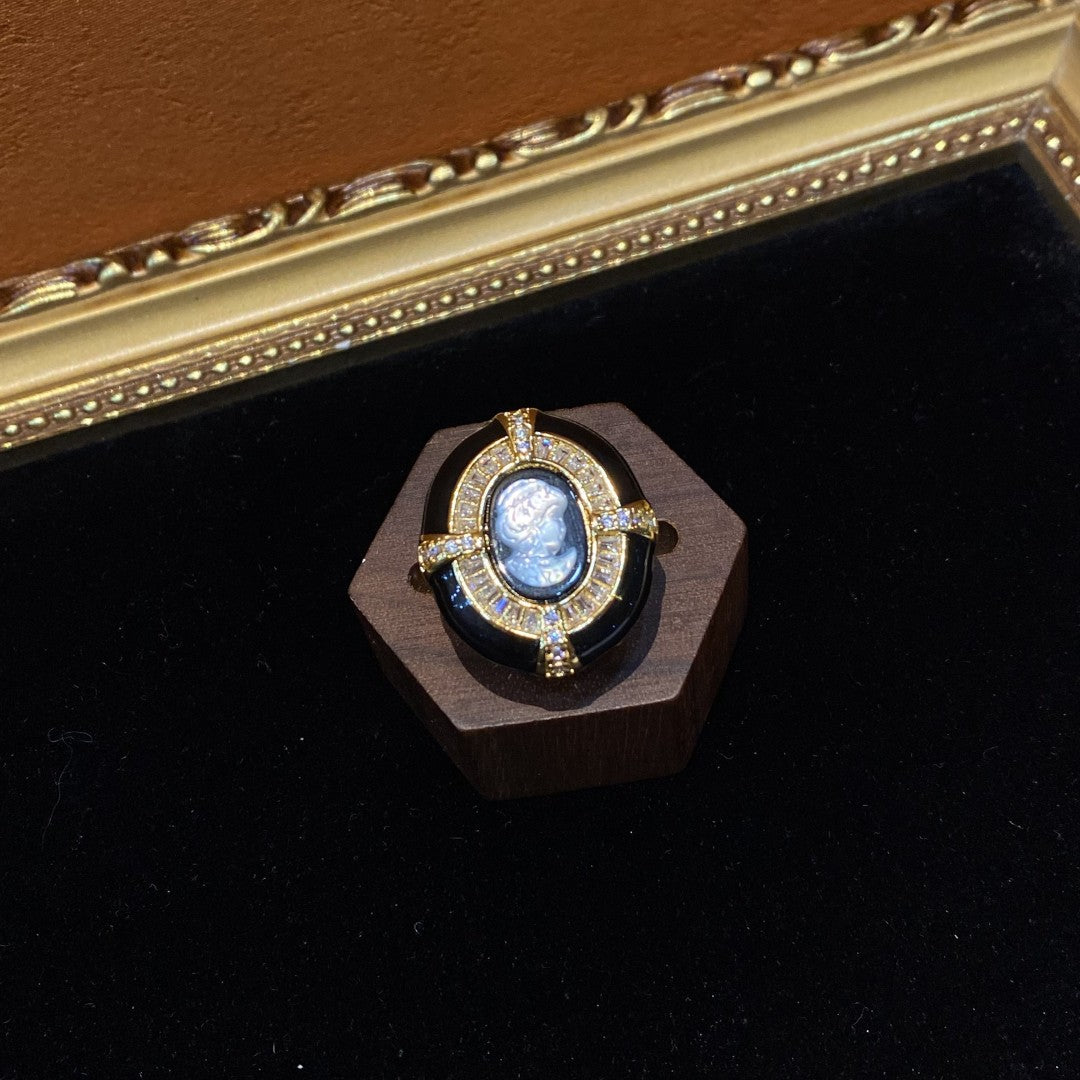 Vitatge style 18k-gold plated brass ring with cameo and rhinestone black enamel