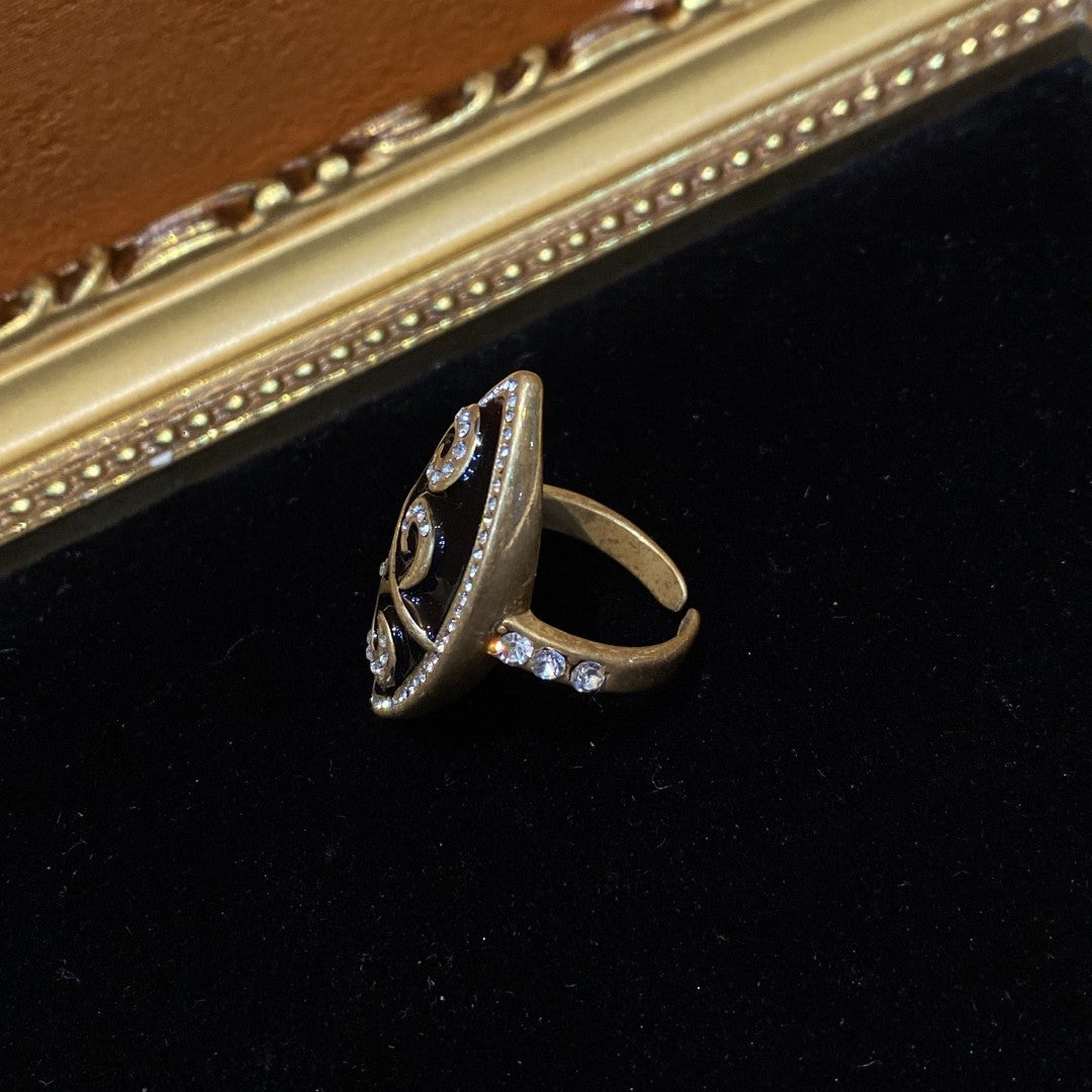 Vitatge style 18k-gold plated brass ring with rhinestones and black enamel