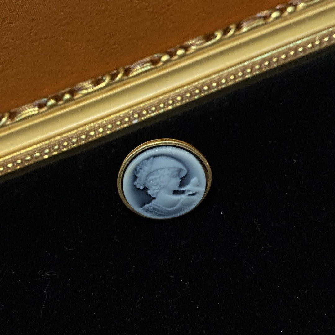 Vitatge style 18k-gold plated brass ring a circle shape with cameo design