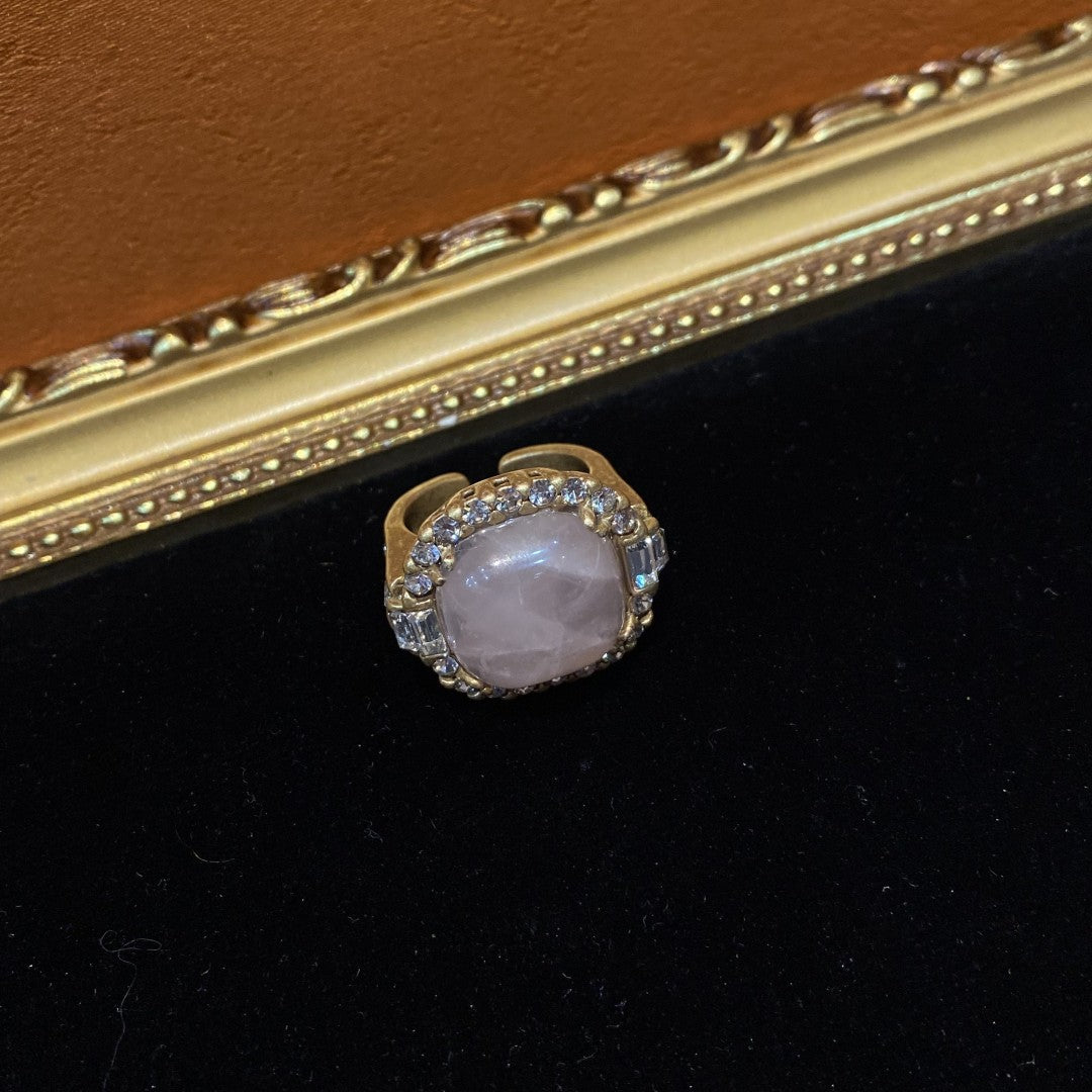 Vitatge style 18k-gold plated brass ring a quare shape with Rose quartz and rhinestone