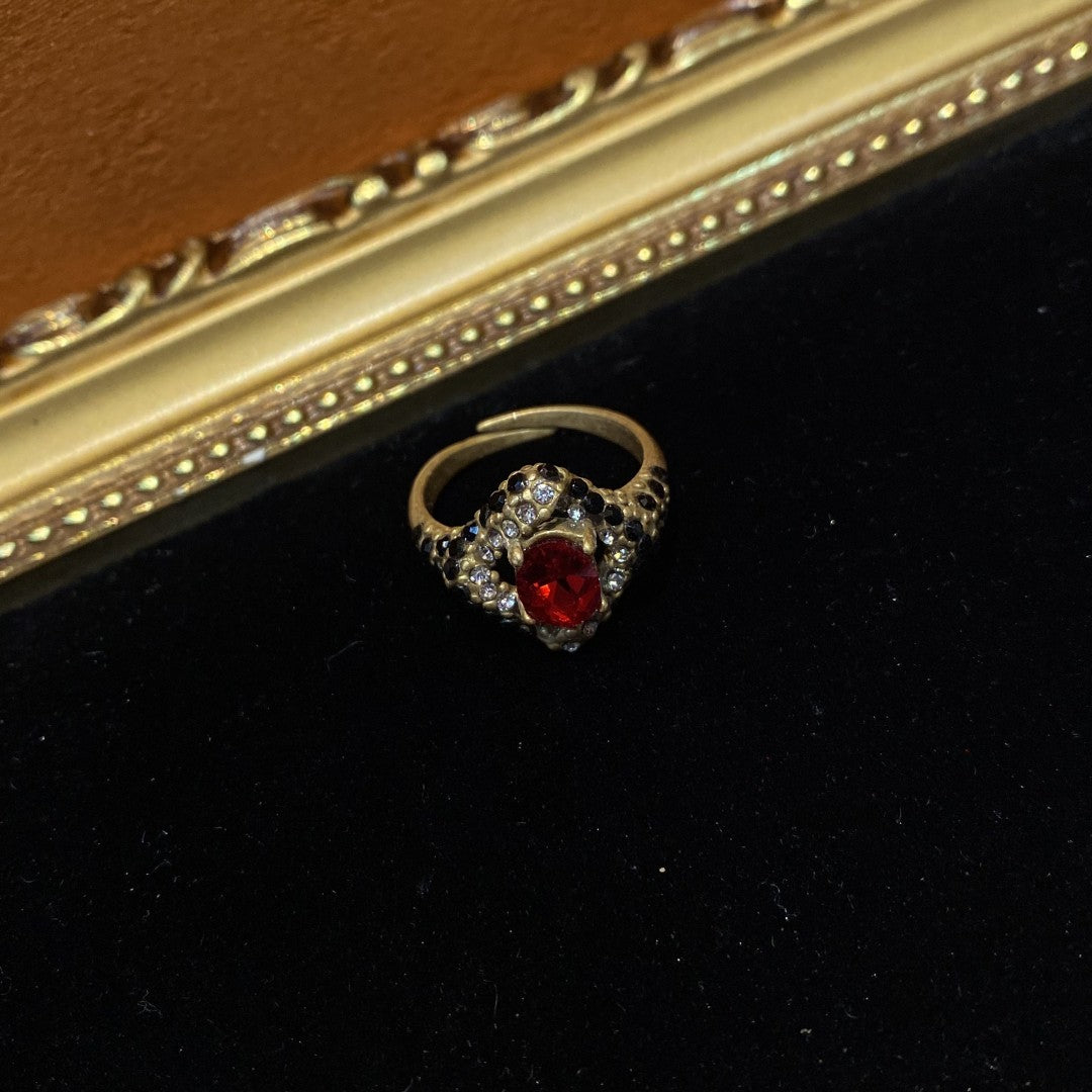 Vitatge style 18k-gold plated brass ring a square shape with red rhinestone and white & naveyblue diamonds