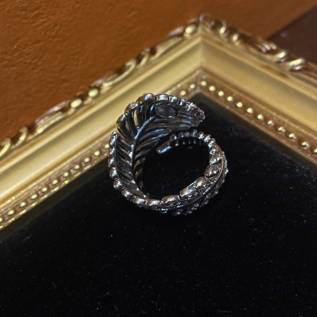 Vitatge style 925silver plated brass ring a plume shape with rhinestones