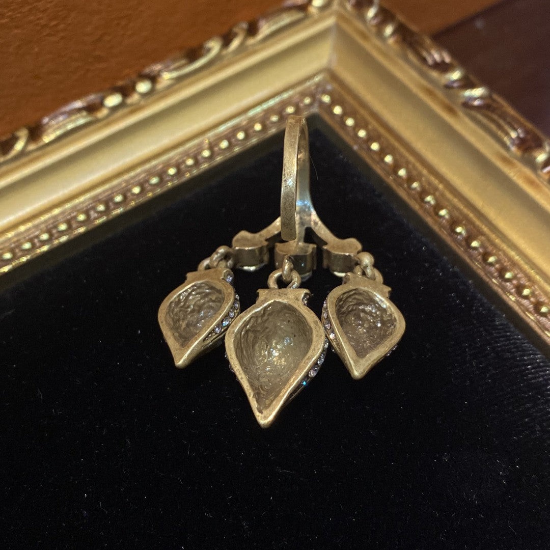 Vitatge style 18k-gold plated brass ring specil tessels shape with rhinestones
