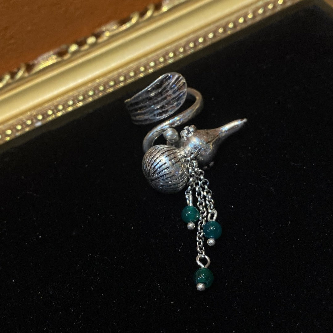 Vitatge style 925silver plated brass ring a gourd shape with green agate and tessel